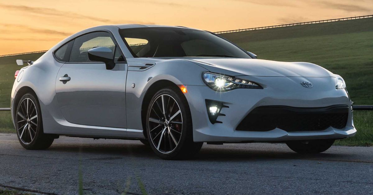 What is the Engine Configuration of the Toyota 86?